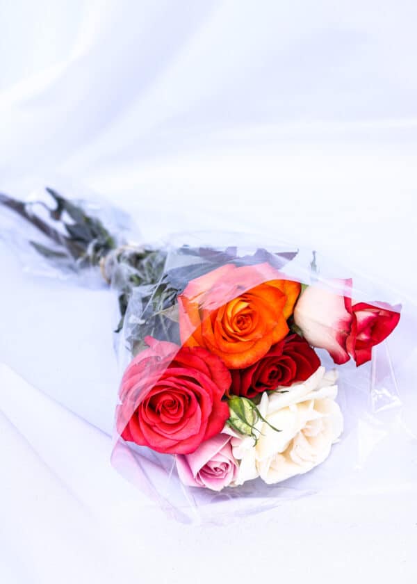 Rosas combinadas (ramo de 6)